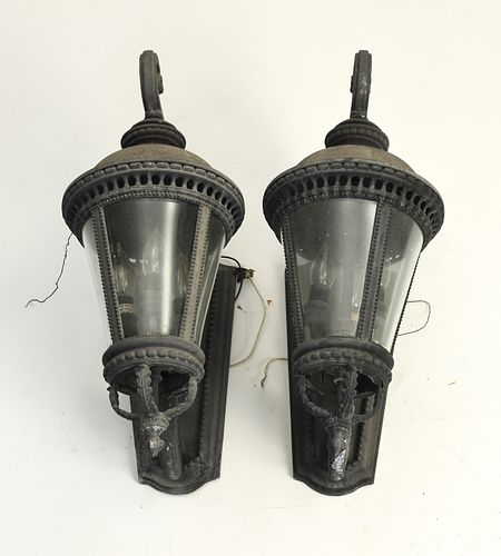 PAIR OF ZINC OUTDOOR WALL LAMPSPair