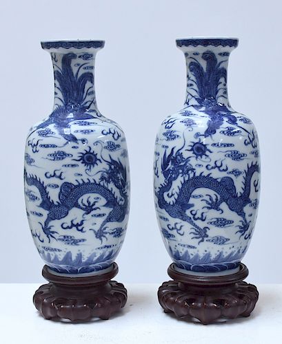 PAIR CHINESE 19TH C BLUE AND WHITE 38a0f3