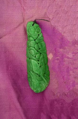 SPINACH JADE PENDANTLong carved 38a508