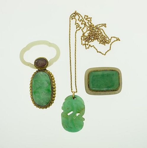 JADE LOTThree pieces of jade: pendant