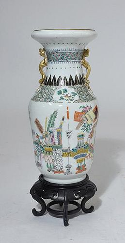 CHINESE VASEChinese 19th C porcelain 38a570