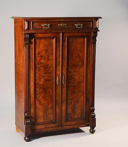 VICTORIAN WALNUT FLOOR CUPBOARDVictorian