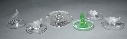 GROUPING OF SIX LALIQUE GLASS ASH