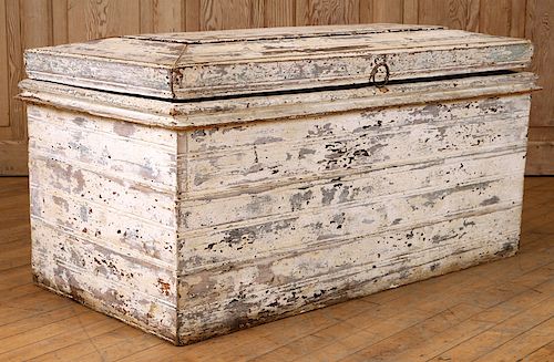 RUSTIC PAINTED PINE LIFT LID TRUNK 38a7ee