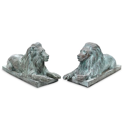 PAIR OF CAST METAL GUARDIAN LIONSDESCRIPTION  38d3c7