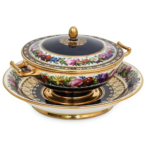 19TH CENT. SEVRES PORCELAIN LIDDED