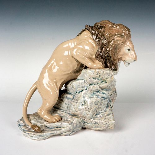 LLADRO PORCELAIN SCULPTURE, LION