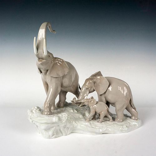 LLADRO PORCELAIN SCULPTURE ELEPHANTS 38d6d1