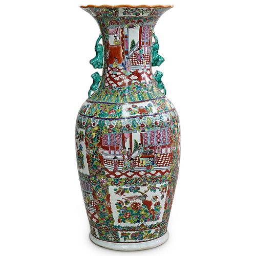 LARGE CHINESE PORCELAIN VASEDESCRIPTION: