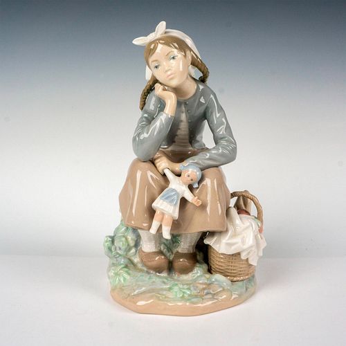 GIRL WITH DOLL 1001211 - LLADRO