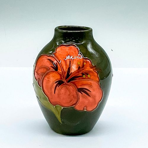 MOORCROFT POTTERY VASE, HIBISCUSSmall