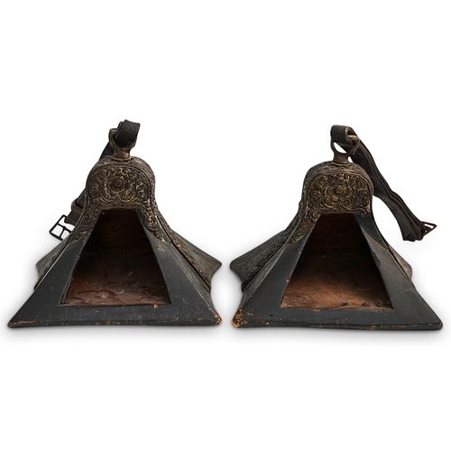 (2 PC) PAIR OF HUASO CARVED STIRRUPSDESCRIPTION: