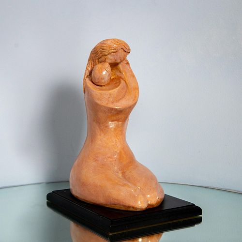 ABSTRACT SCULPTURE OF MOTHER AND