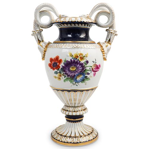 MEISSEN SERPENTINE PORCELAIN URNDESCRIPTION: