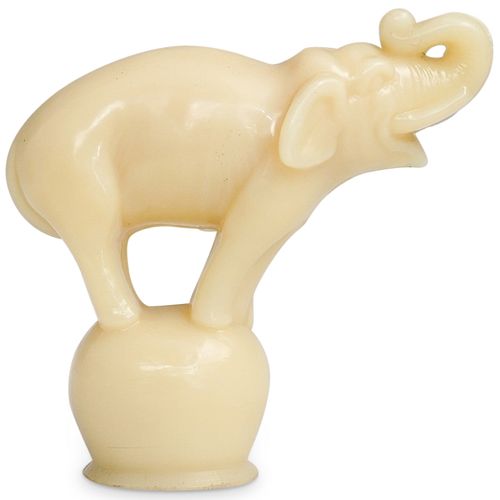 STUBEN IVORY GLASS ELEPHANTDESCRIPTION  38e587