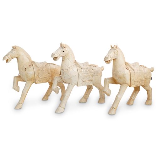 (3PC) BONE TESSELLATED HORSESDESCRIPTION: