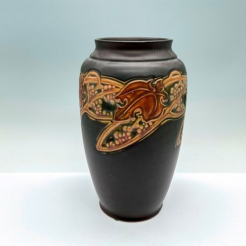 ROSEVILLE POTTERY VASE, ROSECRAFT