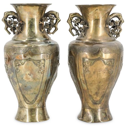 PAIR OF CHINESE SILVER VASESDESCRIPTION: