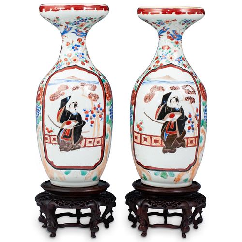 PAIR OF JAPANESE PORCELAIN VASESDESCRIPTION  38c69d