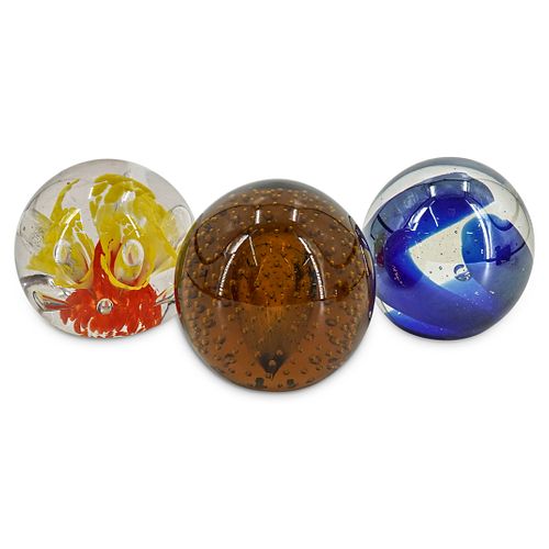  3PC GLASS PAPERWEIGHT COLLECTIONDESCRIPTION  38c6c4