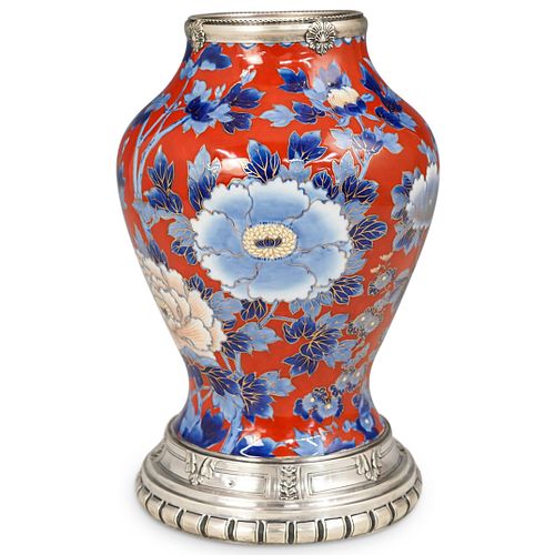 JAPANESE IMARI PORCELAIN VASEDESCRIPTION  38cdea