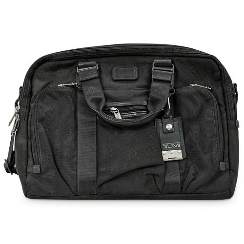 TUMI MESSENGER BAGDESCRIPTION: