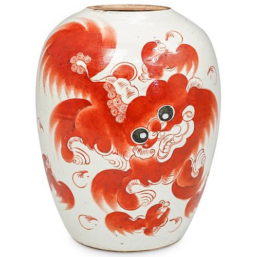 CHINESE FOO DOG PORCELAIN VASEDESCRIPTION: