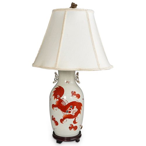 CHINESE FOO DOG PORCELAIN TABLE LAMPDESCRIPTION: