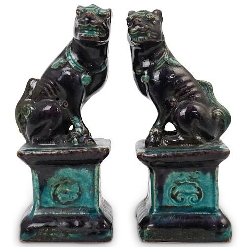 PAIR OF ANTIQUE CHINESE FOO DOGSDESCRIPTION: