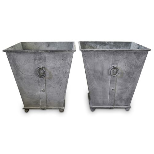 PAIR OF SQUARE METAL PLANTERSDESCRIPTION  38fd43