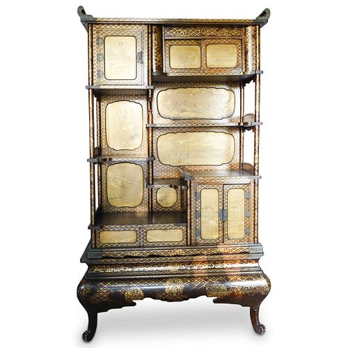 JAPANESE GOLD LACQUER CURIO CABINETDESCRIPTION: