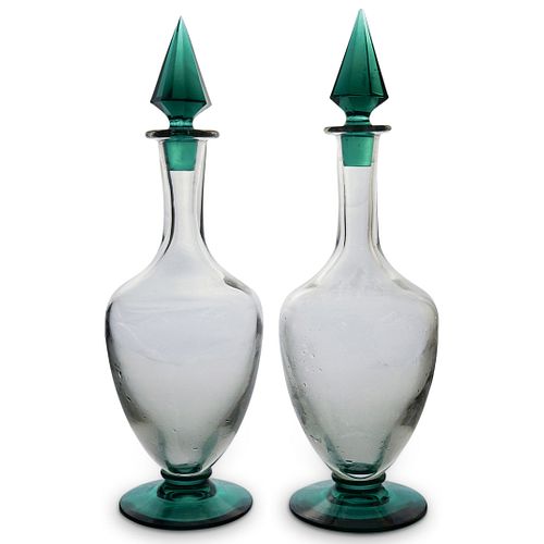 PAIR OF GREEN GLASS DECANTERSDESCRIPTION  38ff2c