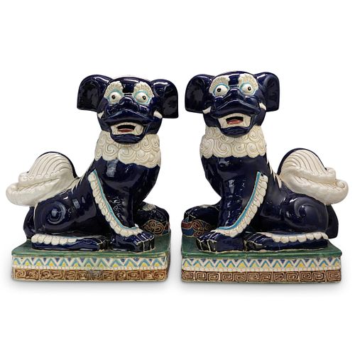 PAIR OF CHINESE PORCELAIN FOO DOGSDESCRIPTION  3900b6