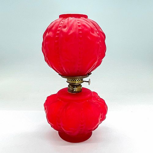 VINTAGE RED SATIN GLASS OIL LAMPRuby 3901b8