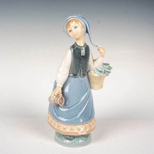 WOMAN WITH SCARF 1005024 - LLADRO