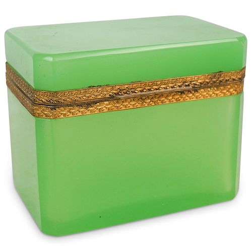 FRENCH GREEN OPALINE GLASS BOXDESCRIPTION  3906a6