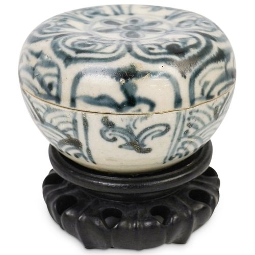 CHINESE MING DYNASTY BLUE AND WHITE