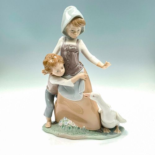 AVOIDING THE GOOSE 1005033 - LLADRO