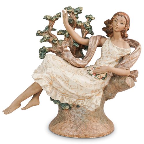LARGE LLADRO RECLINING YOUNG GIRL  3908d6