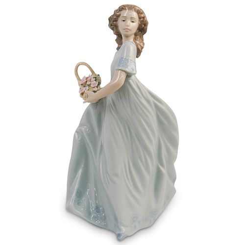 LLADRO GIRL WITH FLOWERS PORCELAIN 3908dc