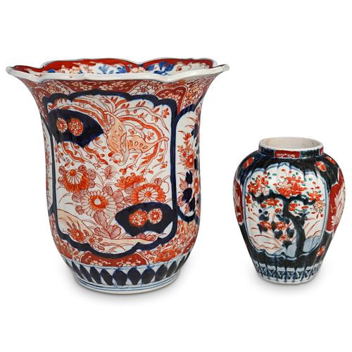 (2 PC) IMARI PORCELAIN VASESDESCRIPTION: