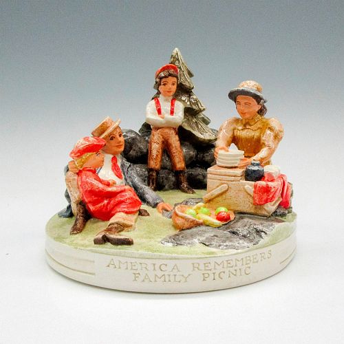 SEBASTIAN MINIATURES CERAMIC FIGURINE  390d91