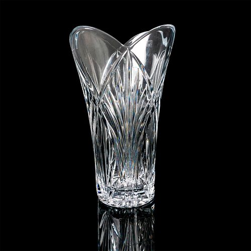 CLEAR CUT CRYSTAL VASECrystal vase with