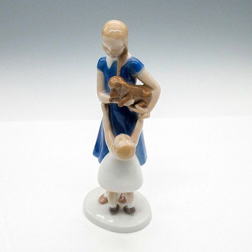 BING & GRONDAHL PORCELAIN FIGURINE,