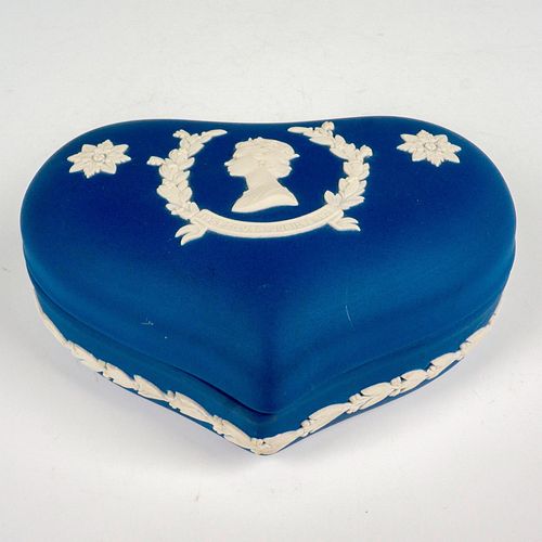 WEDGWOOD JASPERWARE HEART BOX,