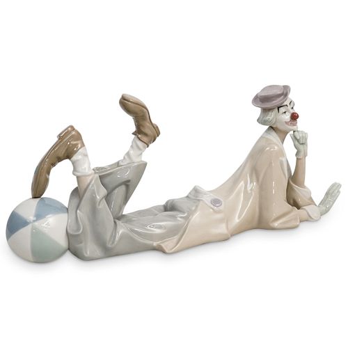 LARGE LLADRO CLOWN PORCELAIN FIGURINEDESCRIPTION: