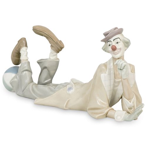 LARGE LLADRO CLOWN PORCELAIN FIGURINEDESCRIPTION: