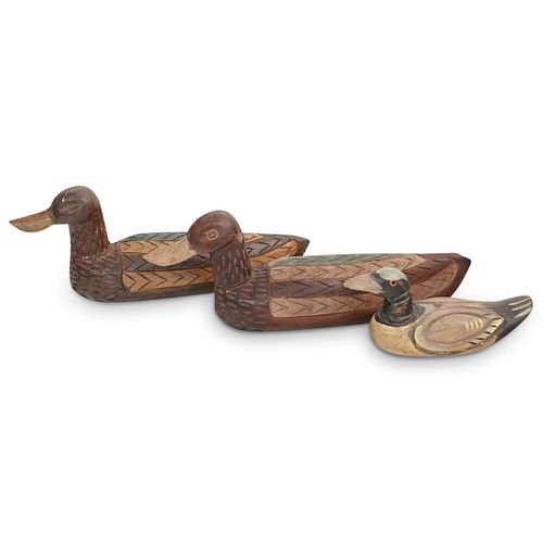 VINTAGE CARVED WOOD DUCK DECOYSDESCRIPTION: