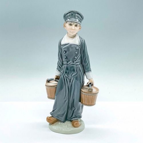 BOY WITH PAILS 1004811 LLADRO 38f081