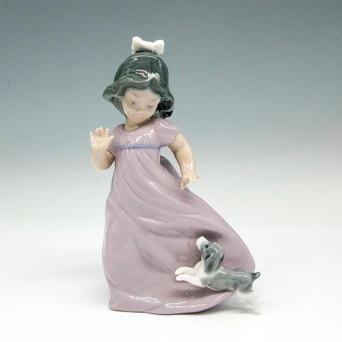 GIRL WITH PUPPY - NAO BY LLADRO